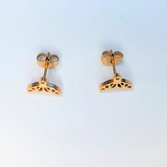 Pretty, trendy kitty cat rose gold color stainless steel earrings. NEW - Picture 2 of 4